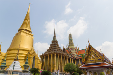 Obraz premium Wat Phra Kaew ,Temple of the Emerald Buddha ,full official name Wat Phra Si Rattana Satsadaram in Bangkok ,Thailand