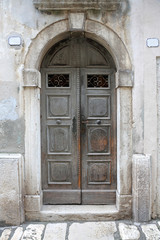 Fototapeta na wymiar Arch Door