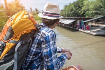  tourist at Damonen Saduak floating market