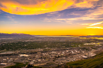 Fototapeta na wymiar Beautiful Sunset in Salt Lake City, Utah