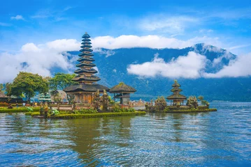 Kussenhoes Ulun Danu Temple Beratan-tempel op het eiland Bali, Indonesië © anastasiapelikh