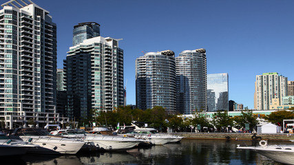 Fototapeta na wymiar Condominiums overlooking the harbor in Toronto, Canada