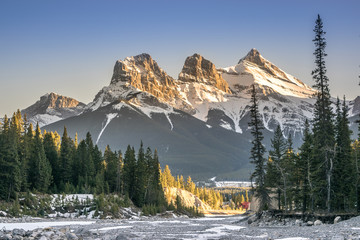 View of Three Sisters peaks, Canmore Canada - obrazy, fototapety, plakaty
