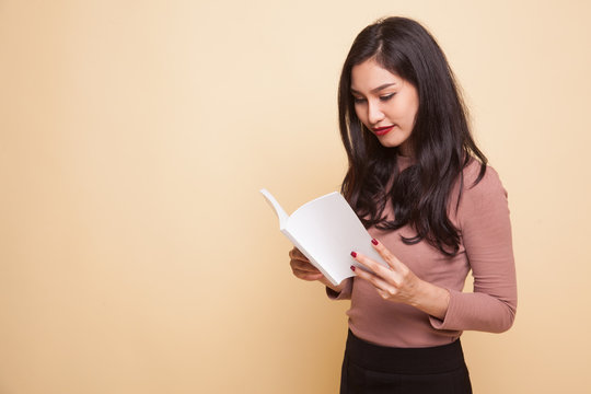 Young Asian woman read a book.