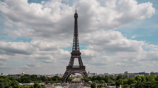 Timelapse of the Eiffel Tower in Paris 
