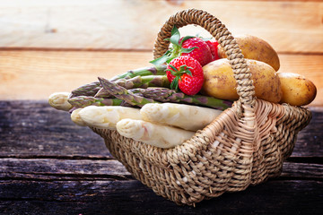 Asparagus, strawberries and potatoes in the basket