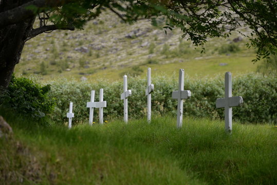 Kreuze an der Hofskirkja, Island