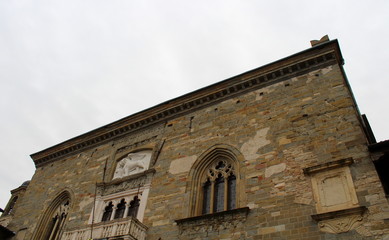 Fototapeta na wymiar Palazzo della Ragione in piazza vecchia