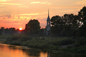 Fototapeta na wymiar Vologda river and Sretensky church (Church of Meeting) in Vologda. Russia