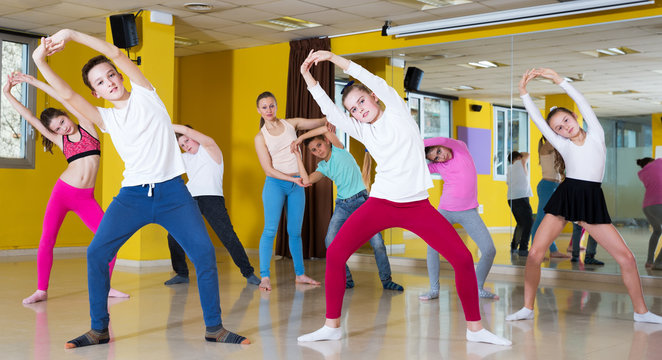 Tweens training dance movements in class