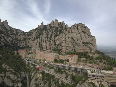 Drone en Montserrat, montaña y monasterio cercano a Barcelona en Cataluña (España) Fotografia aerea con Dron