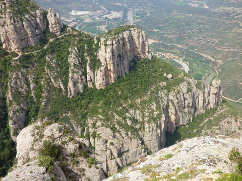 Montserrat, montaña y monasterio cercano a Barcelona en Cataluña (España)