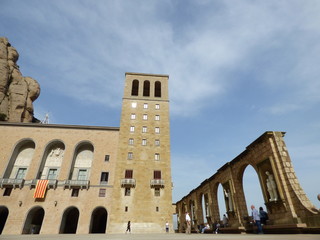 Fototapeta premium Monasterio de Montserrat, montaña y abadia cercana a Barcelona en Cataluña (España)