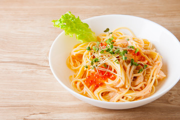 パスタのあるテーブルフォト