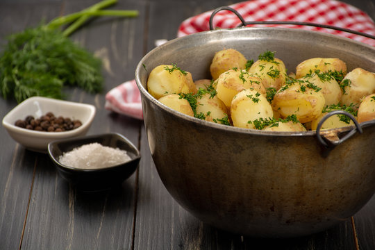 Baked baby potatoes with fresh dill, salt and pepper