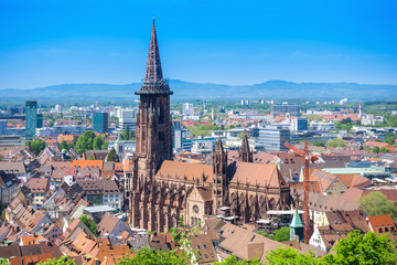 Fototapeta na wymiar cathedral in Freiburg