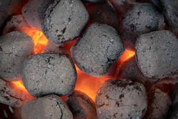 Grillkohle die glüht