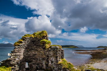 Fototapeta na wymiar Ireland, Ruins in front of the sea
