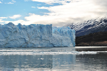 Fototapeta na wymiar glaciar perito moreno, calafate, patagonia, argentina