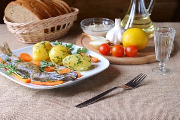 Baked pike with carrots and boiled potatoes.