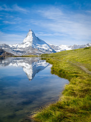 Stellisee und Matterhorn in den Schweizer Alpen, Zermatt, Kanton Wallis, Schweiz