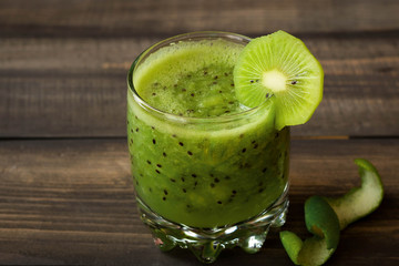 A refreshing cocktail of kiwi and lime