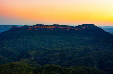 Fototapeta na wymiar Sunset over Mount Solitary, also known as Korowal, in the Blue Mountains of New South Wales, Australia
