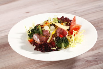 tomato cheese and beef salad