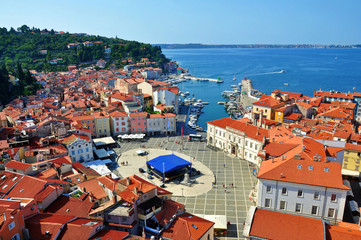Naklejka premium Town square in Piran, Slovenia