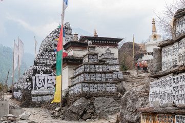 trekkers stupa chorten teahouses on trail to everest basecamp