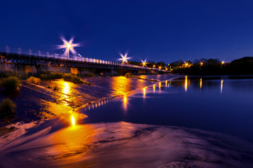 most na rzece 