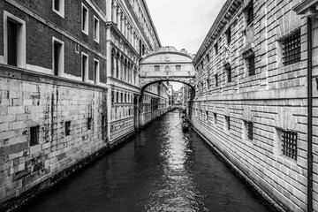 Fototapeta premium Bridge of Sighs in Venice, Italy grand canal VENICE, ITALy- 2018 -Black and white Photo.