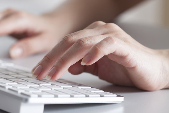 typing hands with keyboard