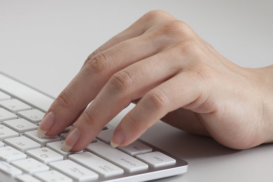 typing hands with keyboard