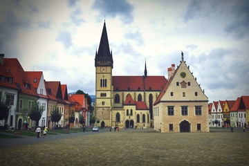 Fototapeta na wymiar Bardejov town square with a church and a town hall, slovakian beautiful UNESCO town, Europe.
