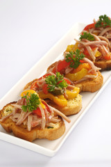 garlic bread with bell pepper and meat