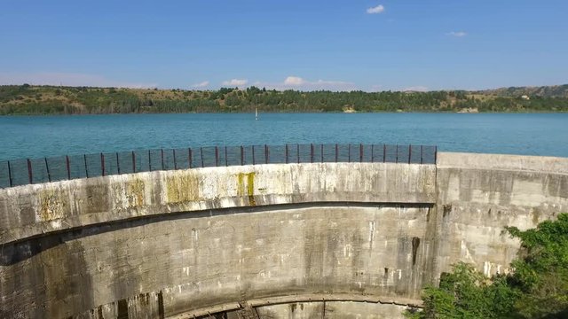 Dam concrete arch wall crawn