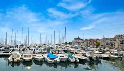 Fototapeta na wymiar beautiful white modern yachts at sea port in Cannes, France