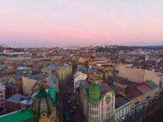 Obraz premium sunrise overs old european city. fist sun rays.