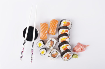 Sushi lunch. Tradycyjne japońskie sushi. - obrazy, fototapety, plakaty