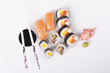 Tradycyjne japońskie sushi. - obrazy, fototapety, plakaty