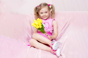 Obraz na płótnie Canvas Little girl with a bouquet of flowers