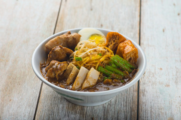 malaysia curry noodle with wood background