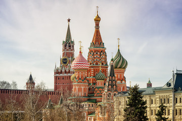 Fototapeta premium Moscow Kremlin Spasskaya tower and St Basil's Cathedral on the Red Square in Moscow, Russia.
