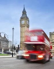 Foto op Plexiglas De stadsscène van Londen met rode bus en Big Ben op achtergrond. © Ioan Panaite