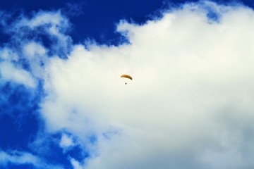 Obraz na płótnie Canvas Hang-glider