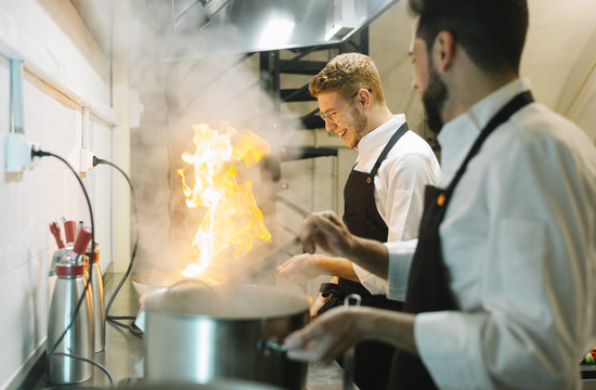 The cook making a flambe