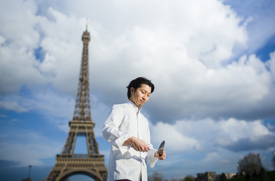 Japanese chef with knives in Paris