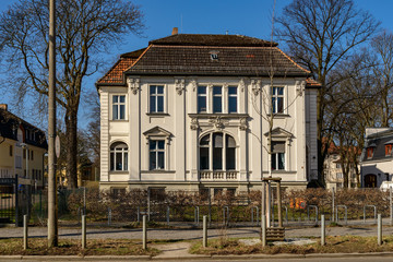 Denkmalgeschützte ehemalige Vorstadtvilla, heute eine Kindertagesstätte, in Berlin-Niederschönhausen