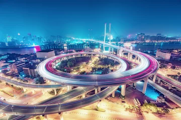 Tableaux ronds sur aluminium Pont de Nanpu Vue panoramique sur le célèbre pont de Shanghai, Chine la nuit. Fantastique horizon urbain nocturne. Fond de voyage coloré